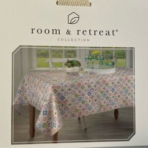 room & retreat Rectangle Tablecloth Textured Woven 60"x 102" Floral Multicolor